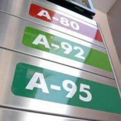 Цена литра бензина Аи-95 в Москве поднялась выше 35 рублей