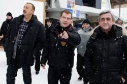 Алиев пообещал Медведеву не начинать наступление на оккупированные территории
