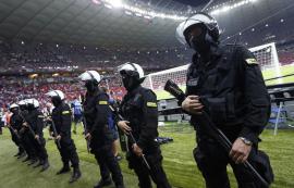 В стычке футбольных фанатов в аргентине пострадали 14 полицейских