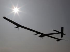 Самолет на солнечных батареях совершит кругосветный перелет