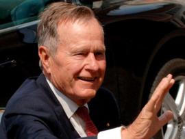 Джордж Буш-старший остается в больнице