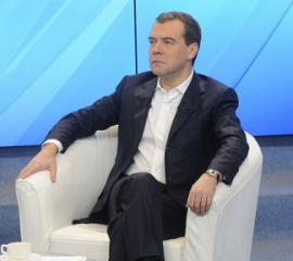 Д.Медведев назвал "тривиальной вещью" обыски по "болотному делу"