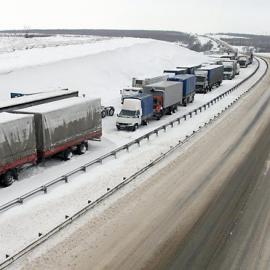 Движение грузовиков по трассе "Россия" возобновлено