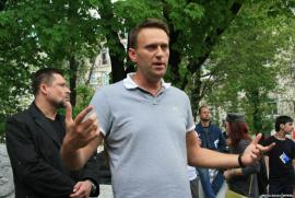 А.Навальный требует второй тур и грозит вывести людей на улицы