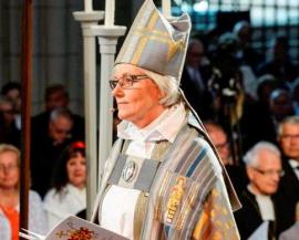 В Англии женщинам официально разрешили становиться епископами